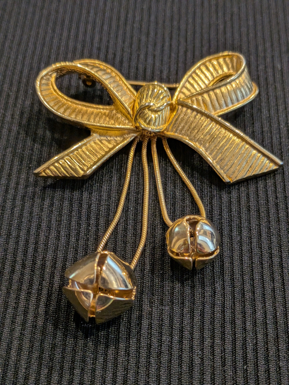 #1:  Brooch With Jingling Bells Holiday 🎄 - Women Jewelry Vintage 1980s